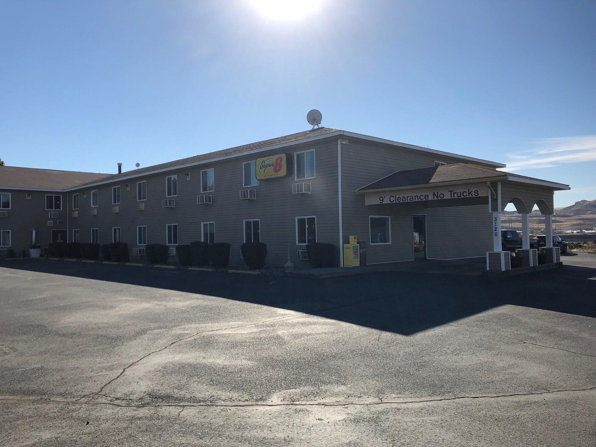 Super 8 By Wyndham Lewiston Hotel Exterior photo